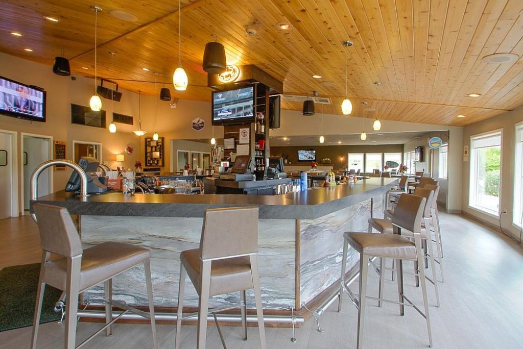 帕尔4号度假村舒适套房酒店 Waupaca 外观 照片